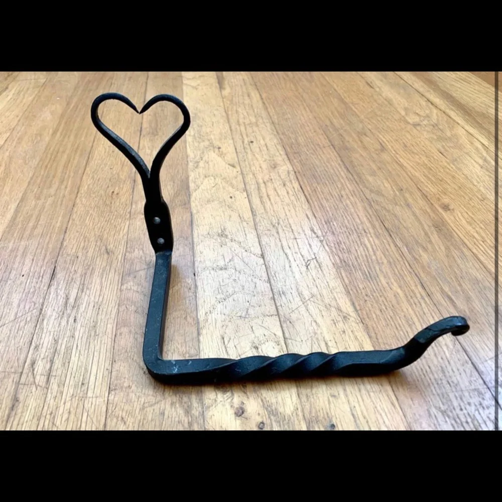 Heart Shaped Wrought Iron Bath Accessories Towel Bar Toilet Paper Holder